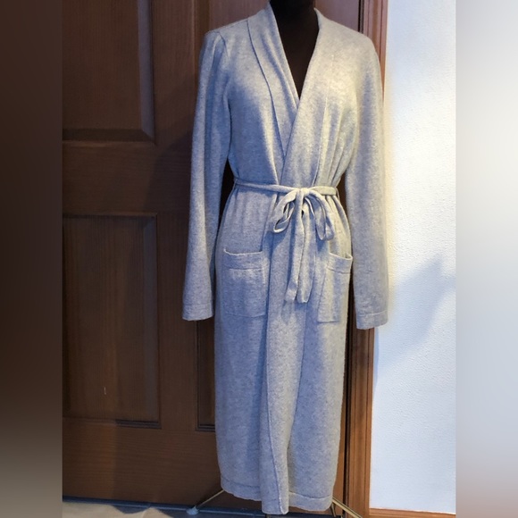 WILLIAMS SONOMA HOME szL women’s 💯cashmere robe! Mended sm hole-see last pic - Picture 1 of 6